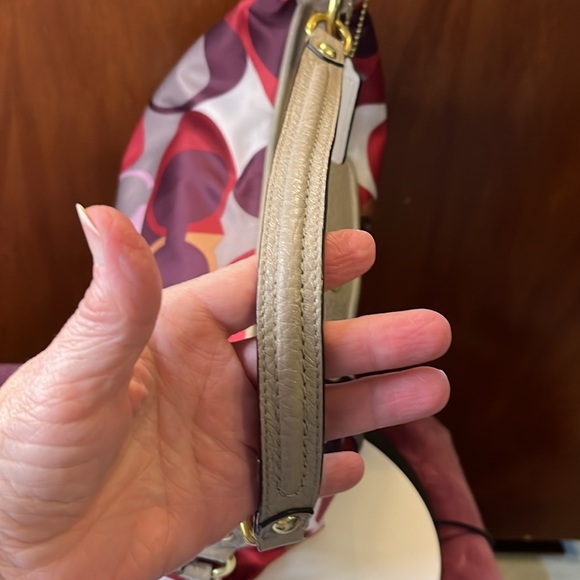 Coach  F21705  Rare  scarf print East – West Celeste hobo bag  shoulder bag LNEW - Picture 15 of 17